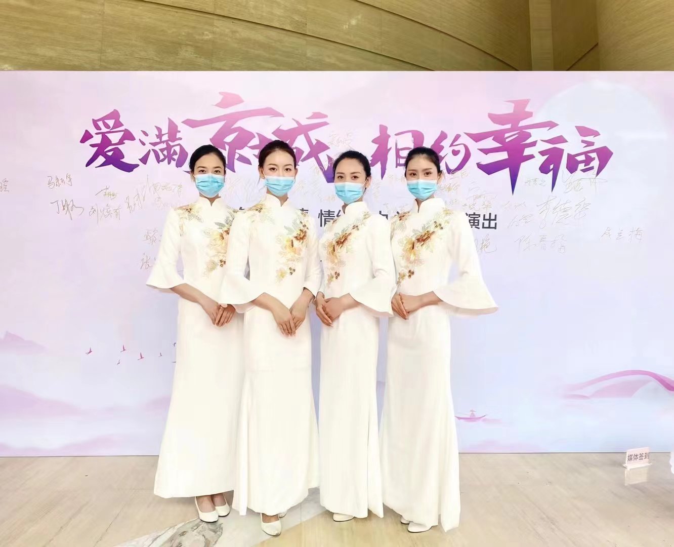 南昌禮儀服務公司、展覽禮儀、活動禮儀、頒獎禮儀、慶典開幕式選擇&ldquo;鳴演傳媒&rdquo;